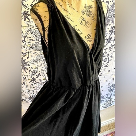 LOFT sleeveless black dress a-line v-neck flattering - Picture 3 of 6